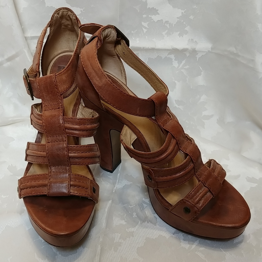 👡Winter Vacay: Frye  Leather Sandals!